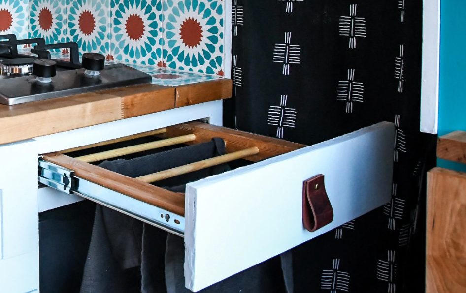 Pull-out drying stand for clothes and towels.