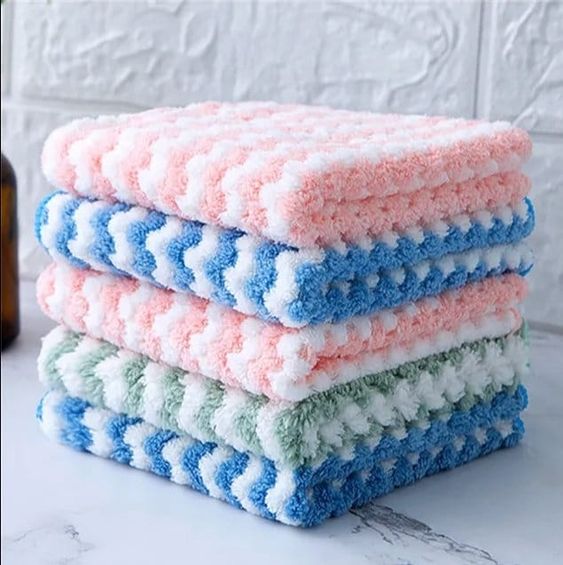 Pastel color microfiber towel set.