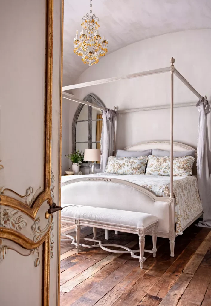 Royal bedroom decor.