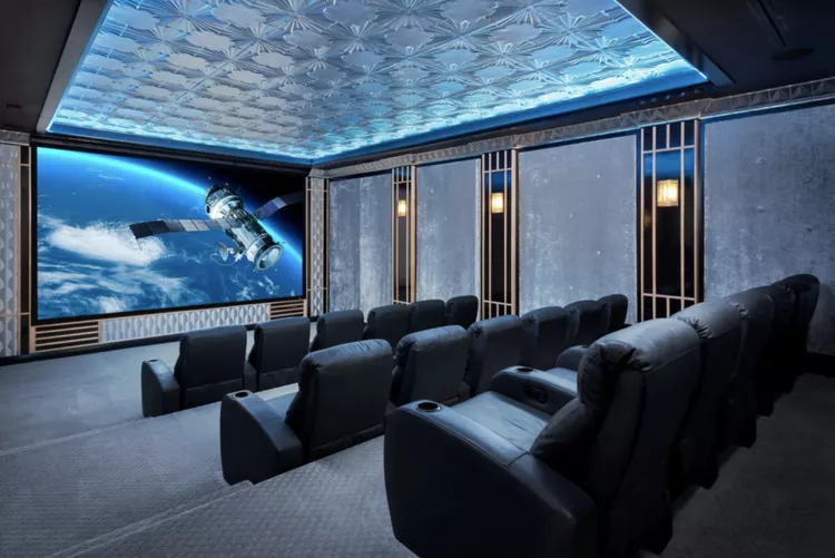 Mini theatre with reclining chairs for ar all family.