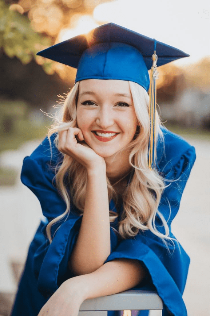 graduation photoshoot grad cap pose