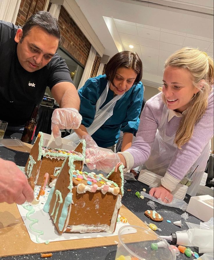 Gingerbread Challange Family Christmas Party Ideas