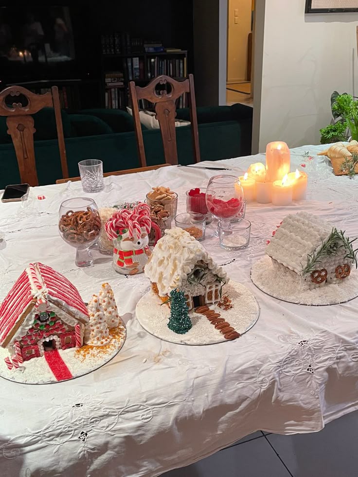 Christmas Game Gingerbread House Contest