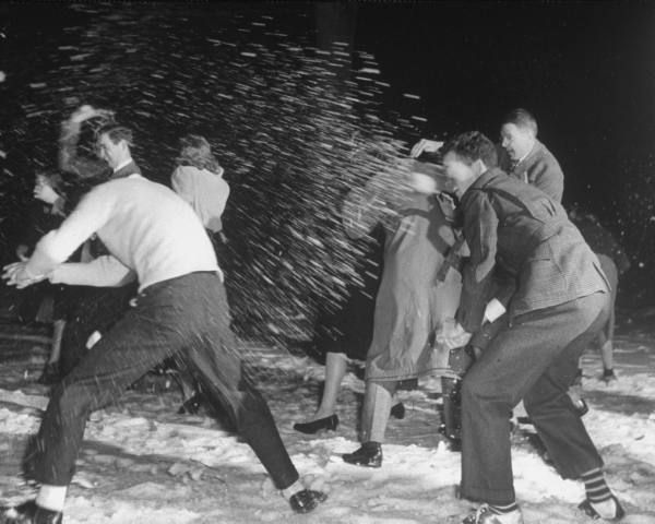 Snowball Fight Family Christmas Party Ideas