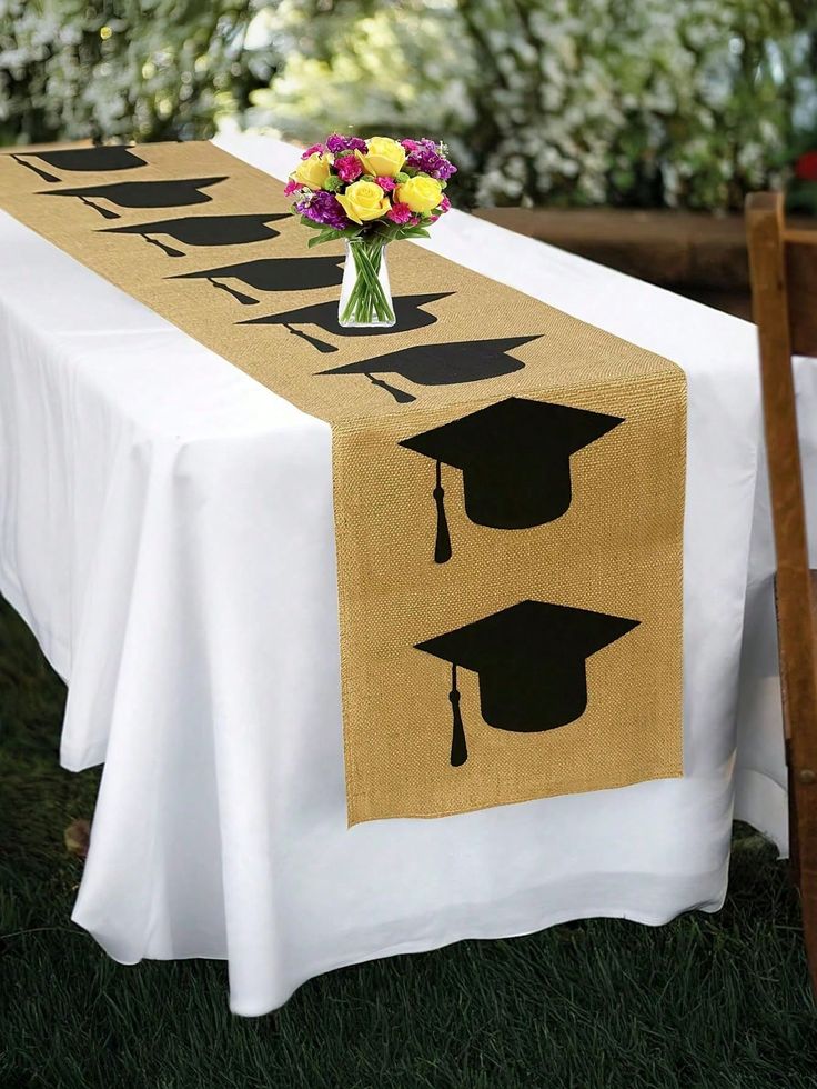 Outdoor Graduation Party Table Decor