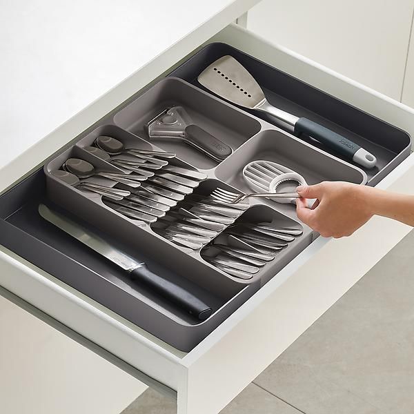 Expandable Cutlery Organizer Tray