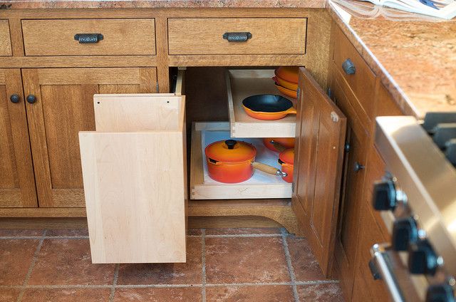 Roll-Out Drawer For Lids