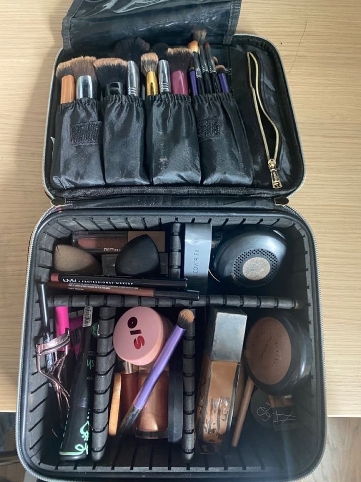 Use Compact Makeup Case