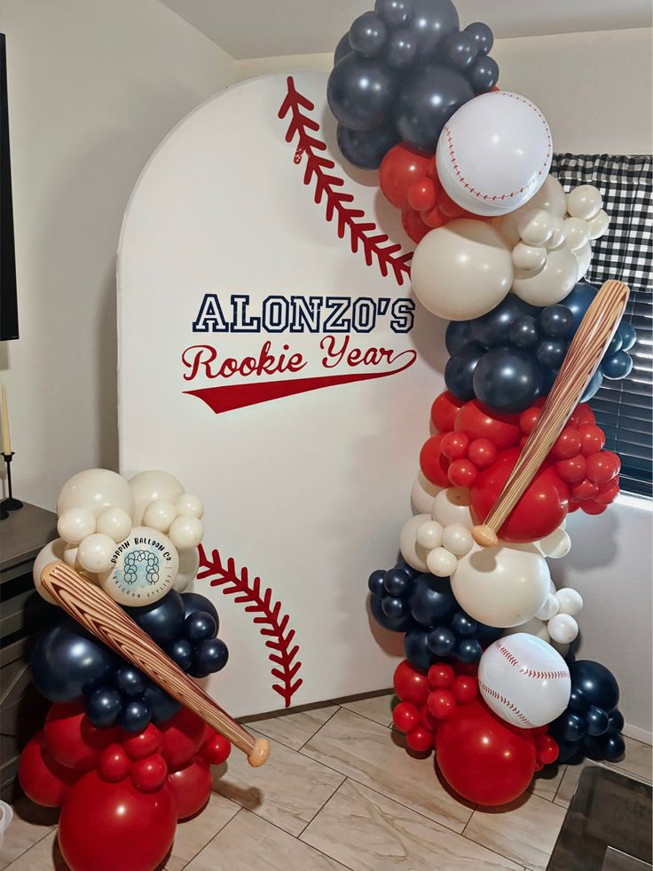 DIY Baseball Birthday Photo Booth Backdrop