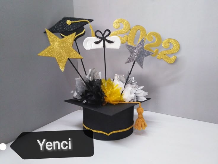 DIY Graduation Cap Centerpieces