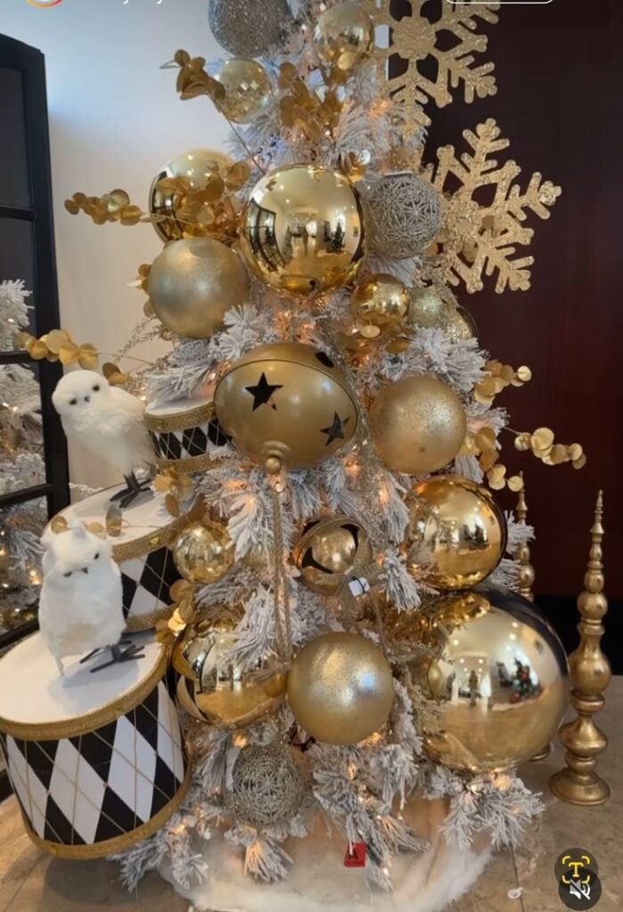 White and Gold Tree Style